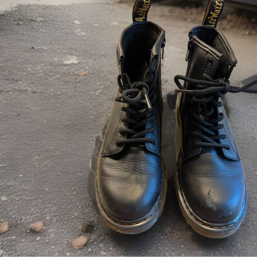 Dr Martens Doc Martens 1460 Women's Size 4 Black Leather Combat‎ Boot Air Wair